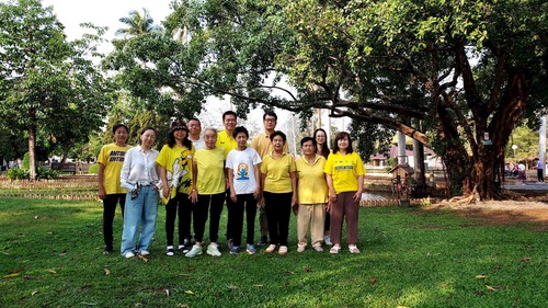 Image for article Falun Dafa Practitioners from China Celebrate World Falun Dafa Day and Respectfully Wish Master Li Hongzhi a Happy Birthday (15 Greetings)