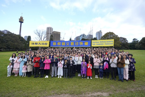 Image for article Practitioners from Australia Thank Master for His Saving Grace and Wish Him a Happy Mid-Autumn Festival