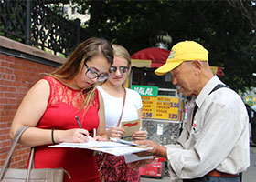 Image for article Toronto: Persecution Survivors Bring the Lawsuits Against Jiang Zemin into the Spotlight