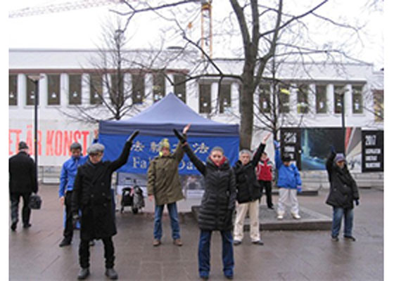 Image for article Taking the Opportunity of Chinese New Year to Raise Awareness About the Persecution of Falun Gong in China