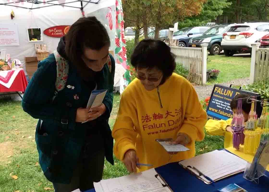 Image for article New York: Falun Dafa Presented at Sharon Springs Harvest Festival