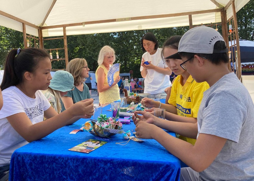 Image for article Germany: People in Aschaffenburg Call for End to CCP’s Persecution of Falun Dafa