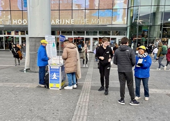 Image for article Netherlands: Practitioners Hold Events to Expose the Persecution of Falun Dafa