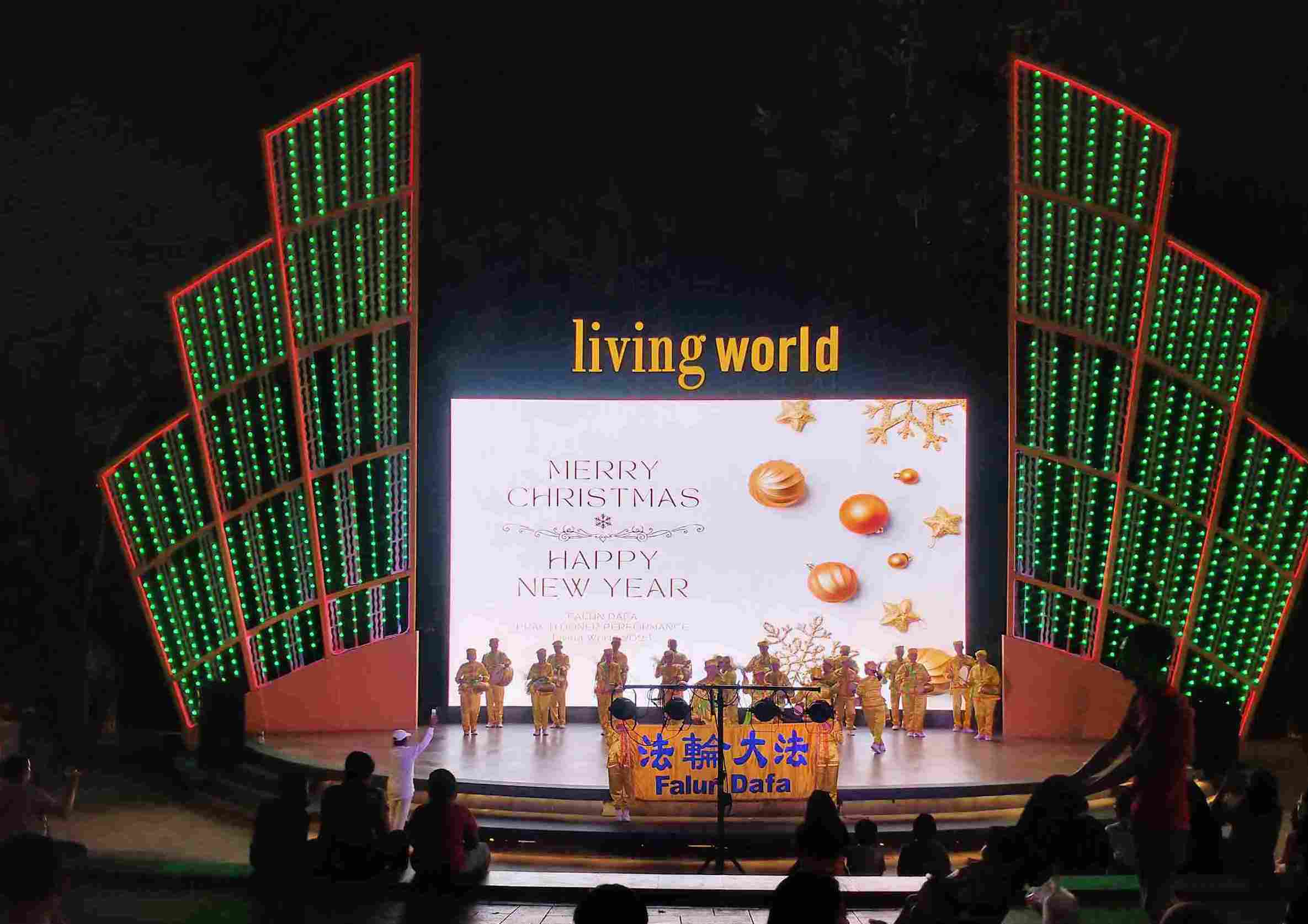 Image for article Bali, Indonesia: Practitioners Introduce Falun Dafa at an Open Air Theater