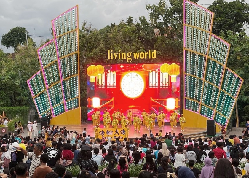 Image for article Indonesia: Introducing Falun Dafa During Chinese New Year Celebrations in Bali