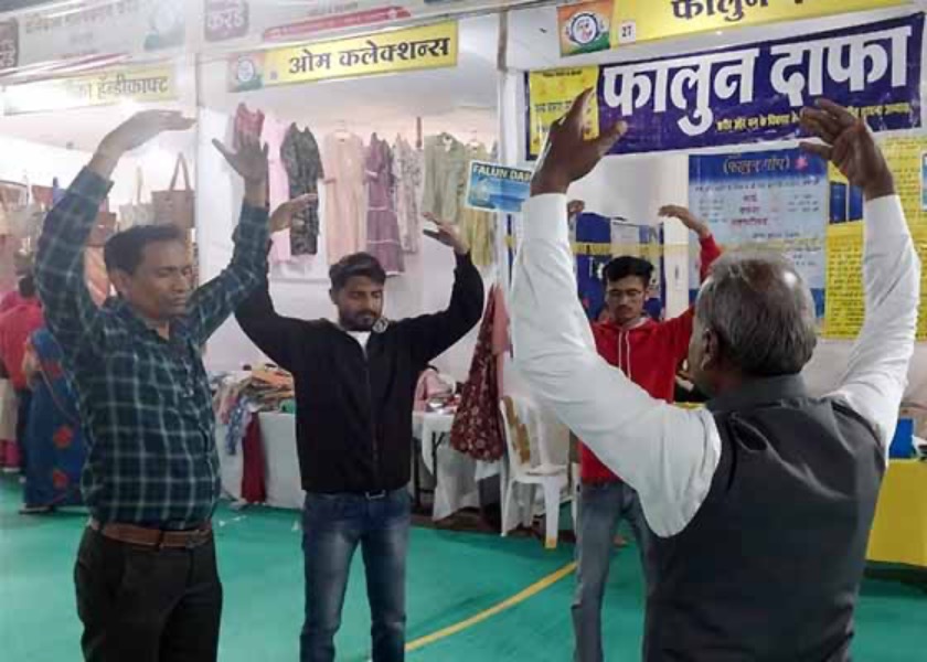 Image for article Wardha, India: Festival Attendees Interested in Learning to Practice Falun Dafa