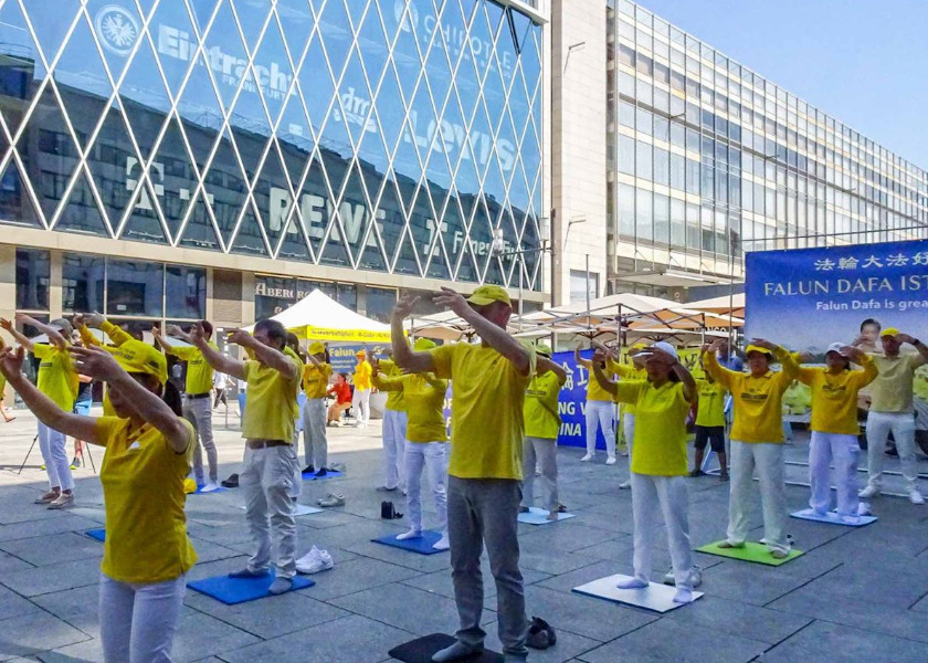 Image for article Germany: Government Leaders Voice Support for Falun Gong and Rally Marking 25 Years of Persecution