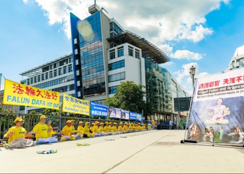 Image for article Germany: Peaceful Protests Held at the Chinese Embassy and Consulates to Mark the 25th Anniversary to Expose the Persecution of Falun Gong