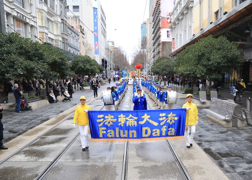 Image for article Melbourne, Australia: People Praise Falun Dafa During Activities to Expose the Persecution