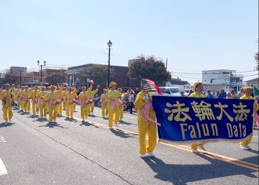 Image for article New Jersey, U.S.A.: Falun Dafa Receives Warm Welcome at Ocean County Columbus Day Parade