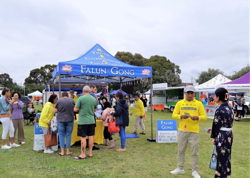 Image for article Perth, Australia: Introducing Falun Dafa at Local Community Events