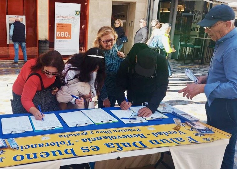 Image for article Cartagena, Spain: Residents and Tourists Express Support for Falun Dafa