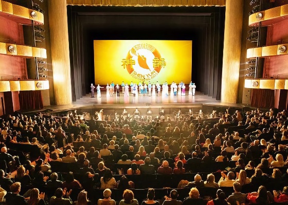 Image for article Chinese Immigrants Grateful to Shen Yun for “Giving the World a New Understanding of China”