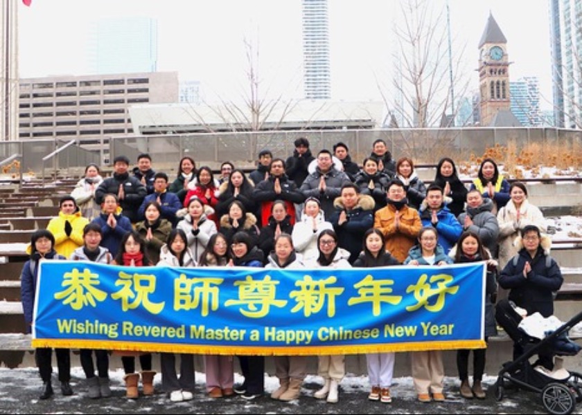 Image for article Young Falun Dafa Practitioners in Toronto Wish Master Li Happy New Year