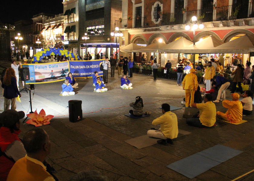 Image for article Puebla, Mexico: People Learn About Falun Dafa at 2025 Chinese New Year Celebration