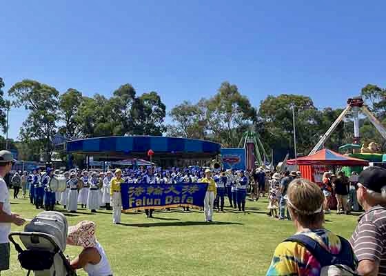 Image for article Australia: Falun Dafa Welcomed at Local Festival