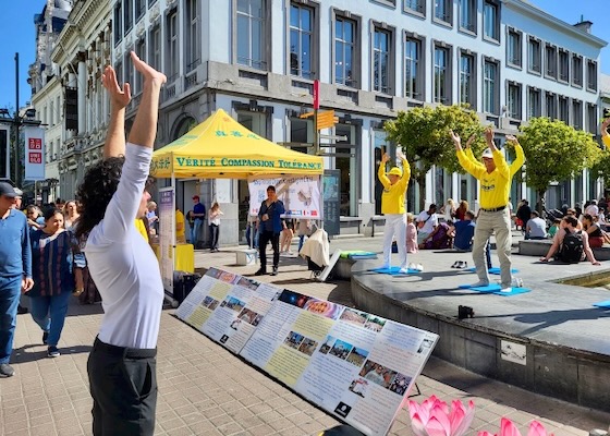 Image for article Belgium: People in Antwerp Learn About Falun Gong and Condemn the Persecution