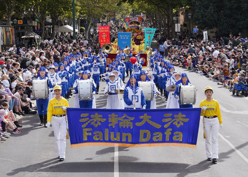 Image for article Australia: Easter Parade Host Commends Falun Dafa Practitioners for Delivering Kindness and Hope