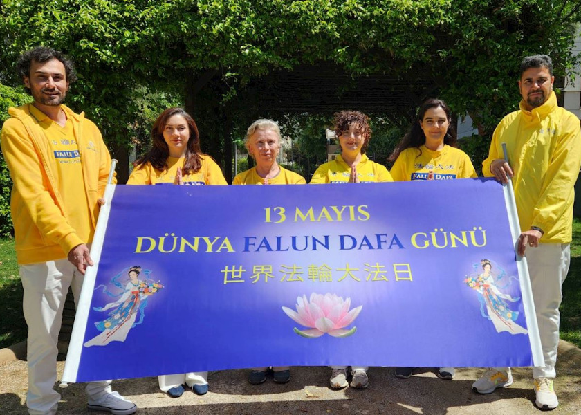 Image for article Turkey: Practitioners Celebrate World Falun Dafa Day
