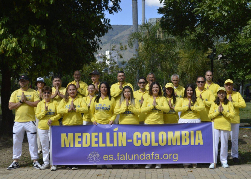 Image for article Colombia: Practitioners Celebrate World Falun Dafa Day