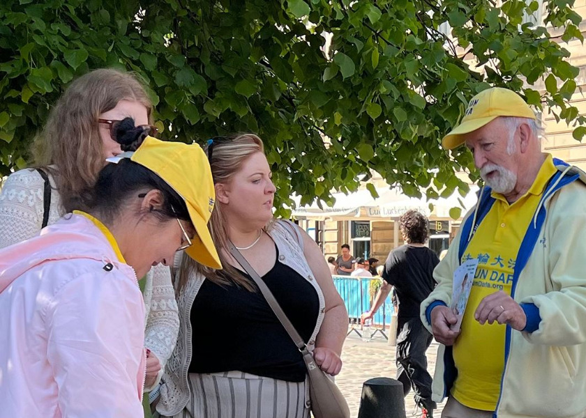Image for article Scotland: Practitioners Celebrate World Falun Dafa Day