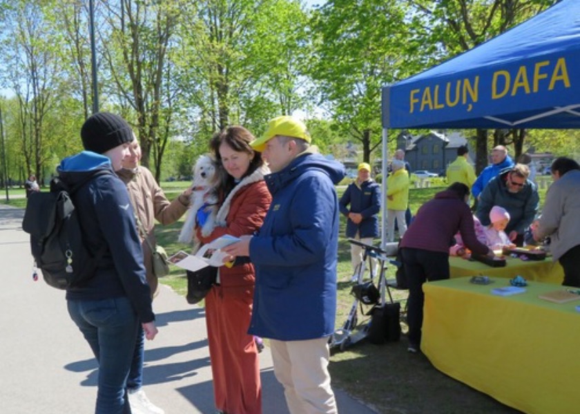 Image for article Latvia: Celebrating World Falun Dafa Day in Riga