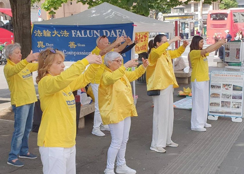 Image for article Italy: Practitioners in Different Cities Celebrate World Falun Dafa Day