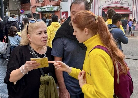 Image for article Argentina: Public Supports Practitioners’ Efforts to Protest the 26-Year-Long Persecution in China