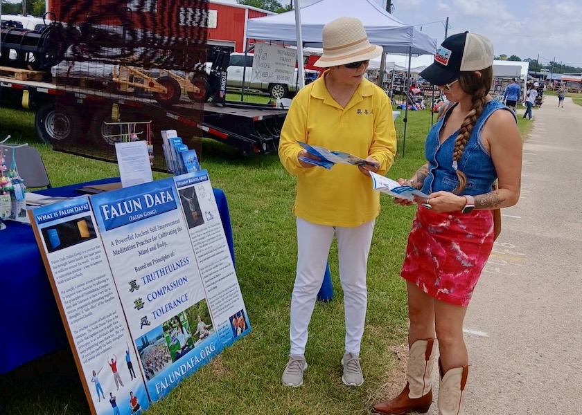 Image for article Texas: Introducing Falun Dafa at Popular Event in Canton