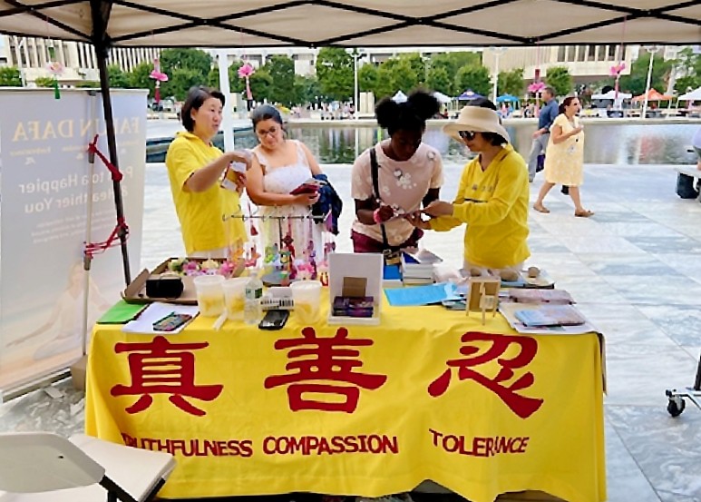 Image for article People Learn About Falun Dafa at the New York State Food Festival
