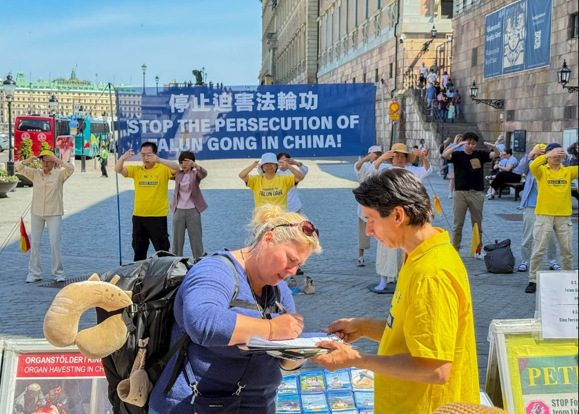 Image for article Sweden: Raising Awareness of the Chinese Communist Regime’s Persecution During Peak Travel Season