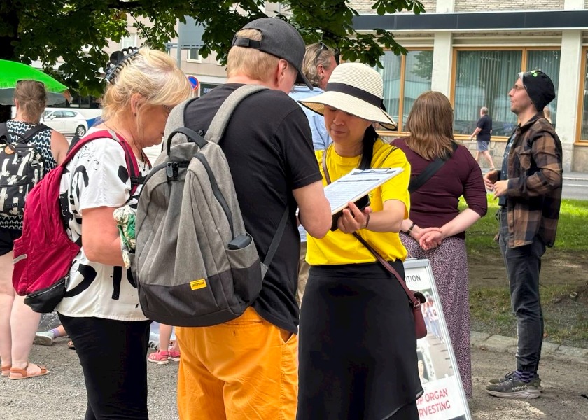 Image for article Finland: People Learn About Falun Dafa During Puistofiesta