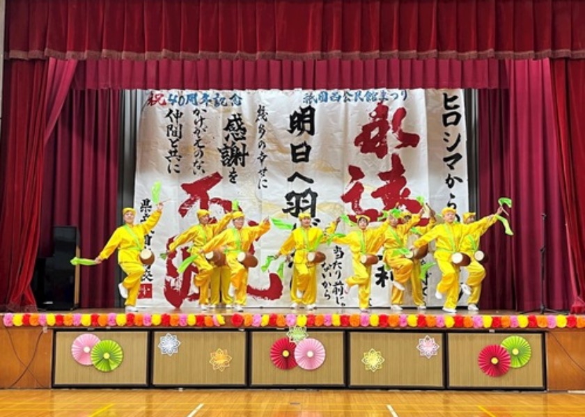 Image for article Japan: People Learn Falun Dafa Exercises at Gionnishi Community Center Celebration