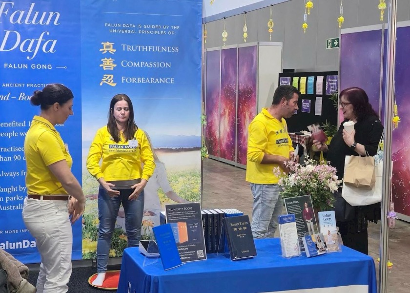 Image for article Australia: Introducing Falun Dafa at the Mind-Body-Spirit Festival in Melbourne