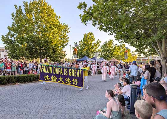 Image for article Australia: Falun Dafa Practitioners Win First Place in City of Bunbury’s Christmas Parade Walking Group