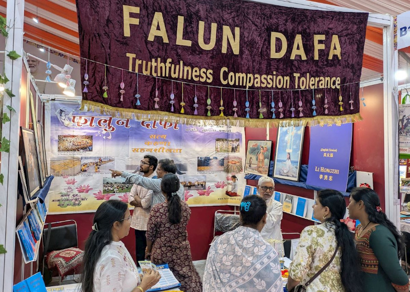 Image for article India: Visitors Experience Falun Dafa’s Peace and Positive Energy at Pune Book Festival