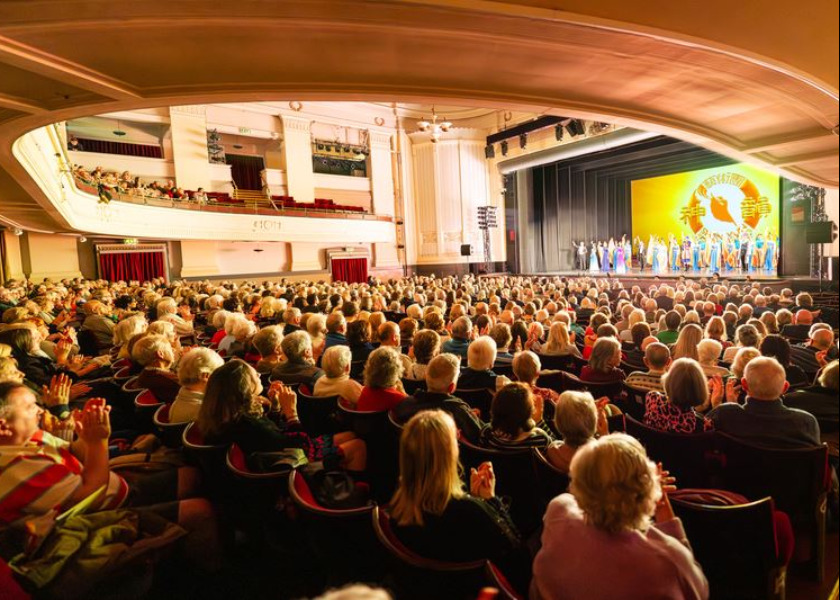 Image for article European and American Theatergoers Enjoy Shen Yun: “The Performance Can Warm the Audience’s Hearts”