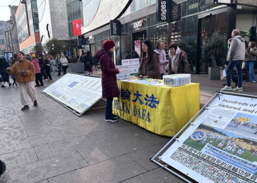 Image for article The Netherlands: People Condemn the Persecution of Falun Dafa at Event in The Hague