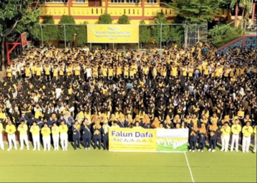 Image for article Batam, Indonesia: High School Students and Teachers Celebrate World Falun Dafa Day