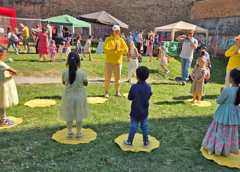 Image for article Children Get to Know Falun Dafa at the Graz “Familienfest” in Austria
