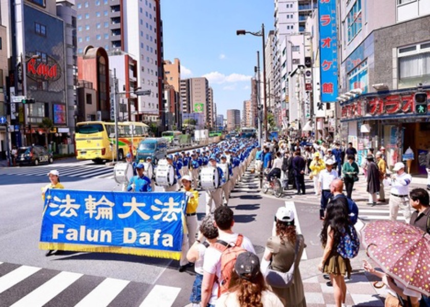 Image for article Japan: Tourists Praise Principles of Falun Dafa at World Falun Dafa Day Celebrations in Tokyo