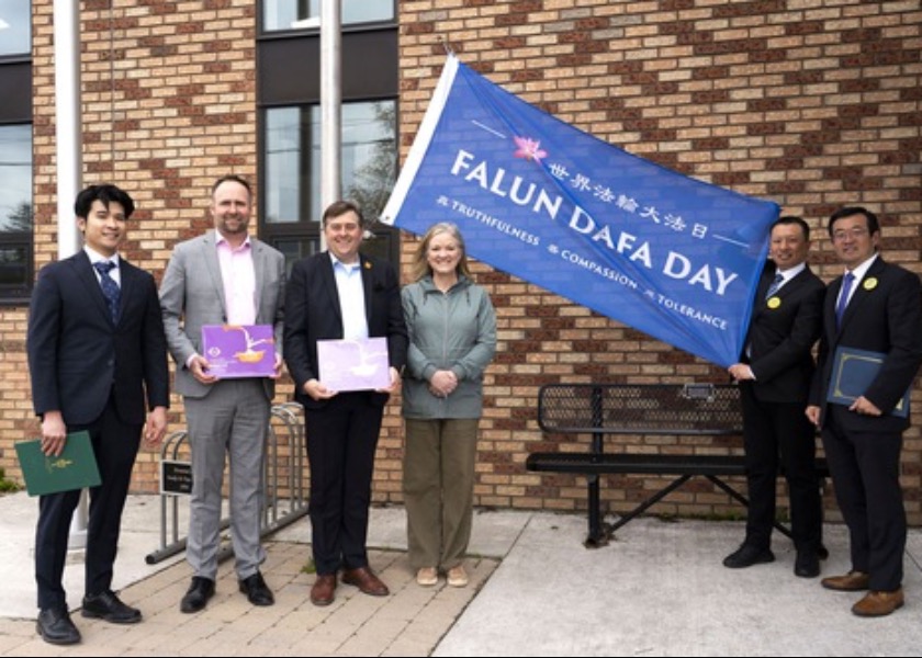 Image for article Four Cities in Canada Raise Flags to Celebrate World Falun Dafa Day