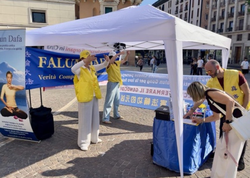 Image for article Vicenza, Italy: Practitioners Hold Event to Raise Awareness of the Persecution