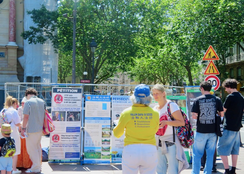 Image for article France: People in Paris Condemn the Persecution and Identify With Falun Dafa’s Values