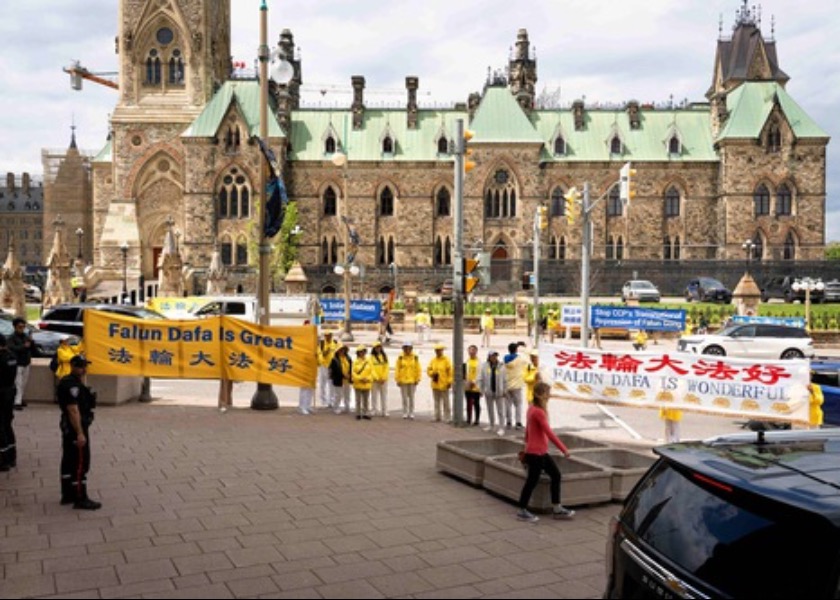 Image for article Ottawa, Canada: Falun Gong Practitioners Protest the CCP’s Persecution During Chinese Foreign Minister’s Visit