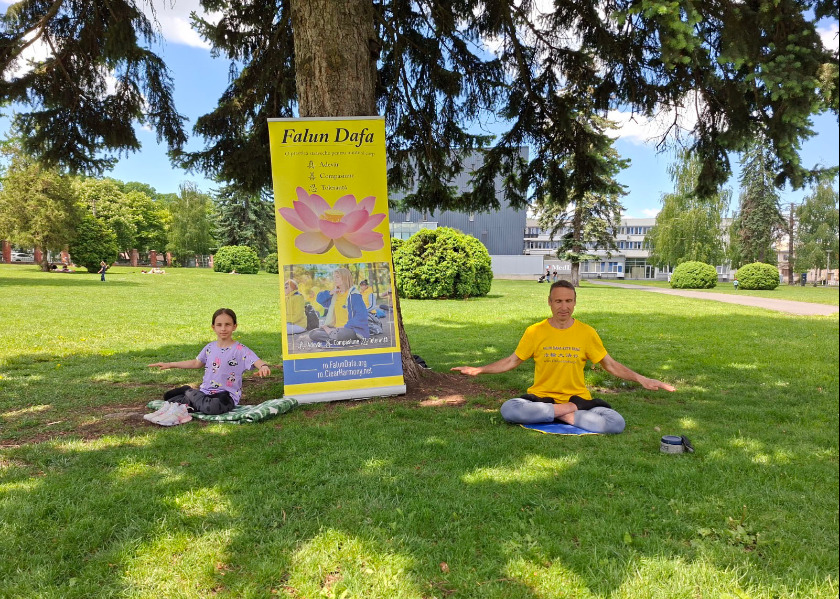 Image for article Romanians Support Falun Dafa: You Are Standing Up for Something 