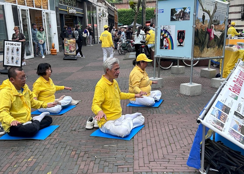 Image for article The Netherlands: People Offer Encouragement During Information Day Event in Haarlem