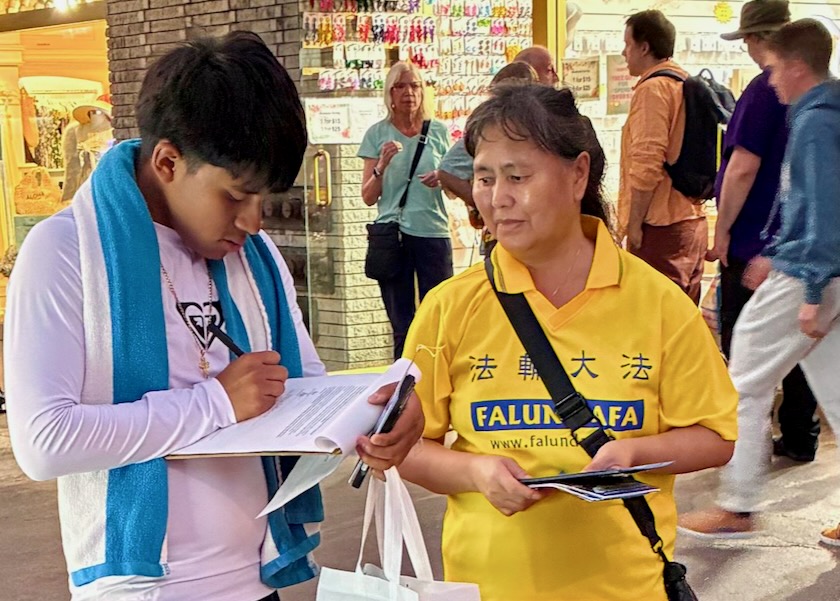 Image for article Hawaii: Falun Gong Practitioners Hold Event at Popular Tourist Destination to Tell People About the Persecution