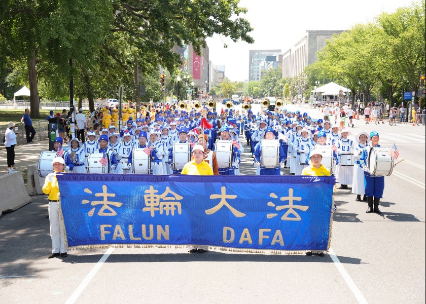 Image for article Washington, DC: Tian Guo Marching Band Praised by Tourists During the Nation’s 250th Birthday Celebrations