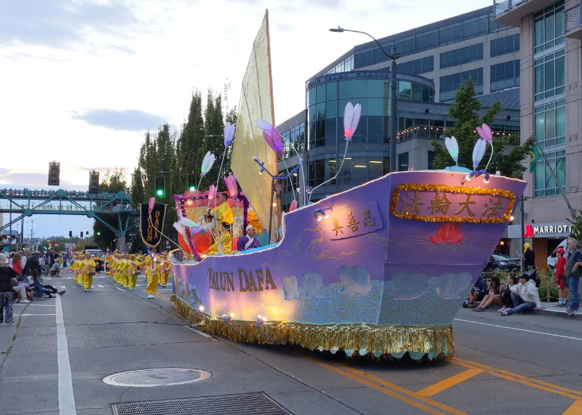 Image for article Seattle: Falun Dafa Float Brings Radiance to Seafair Parade for Over 20 Years